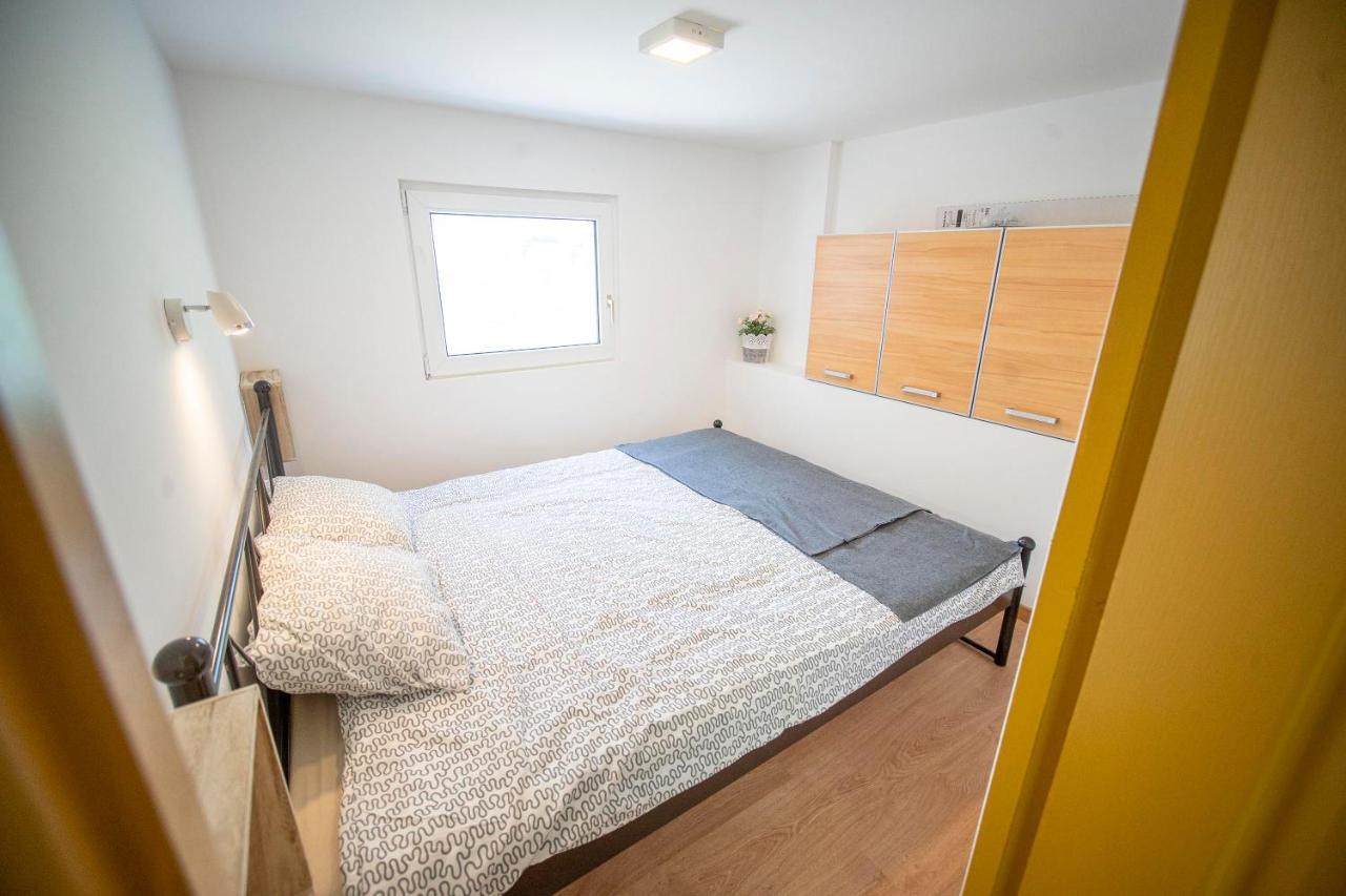 Mobilehome Szantod Luaran gambar