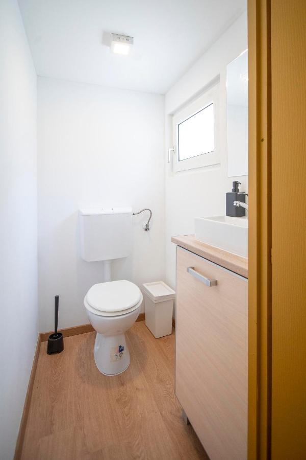 Mobilehome Szantod Luaran gambar